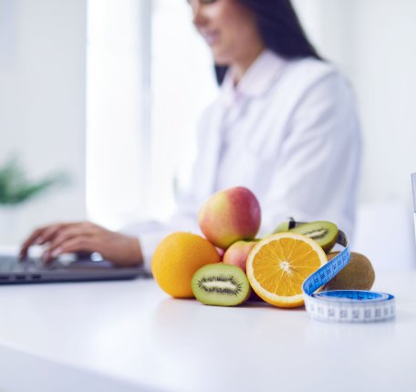 Nutritionist prepping a meeting with a patient